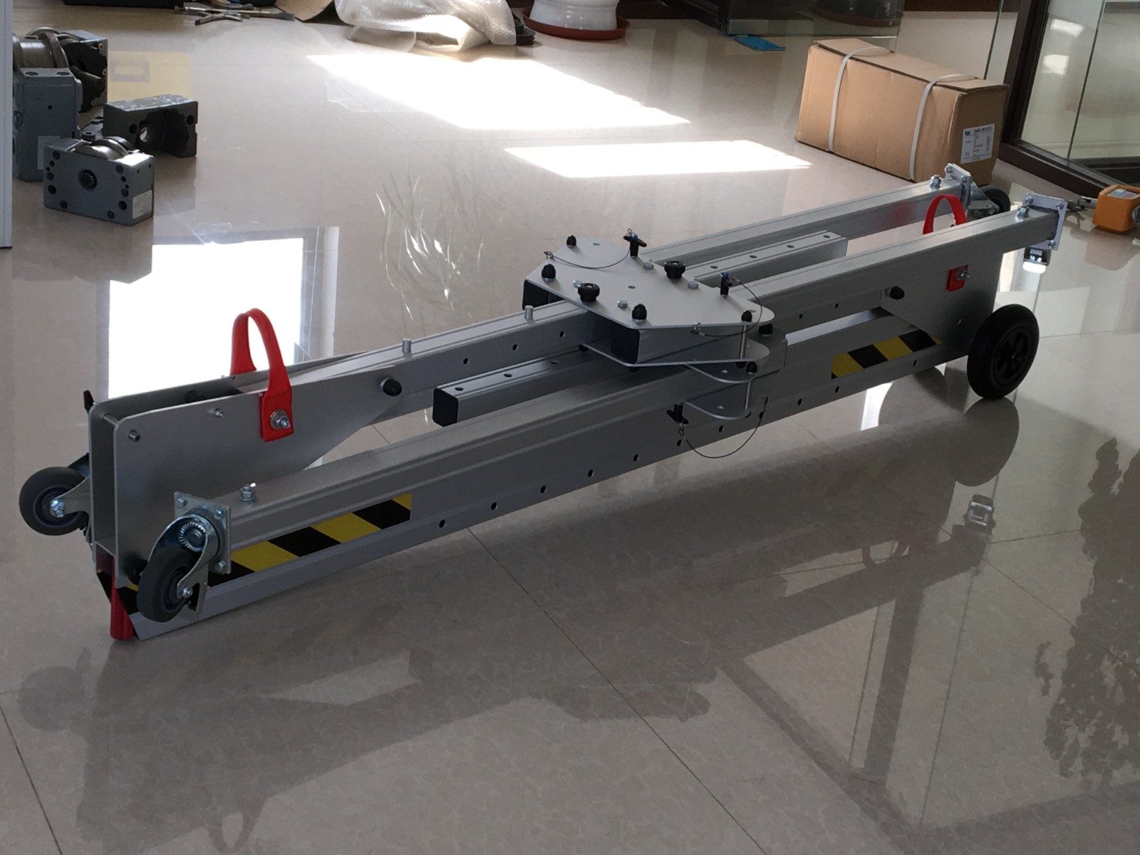 Foldable cleanroom gantry crane