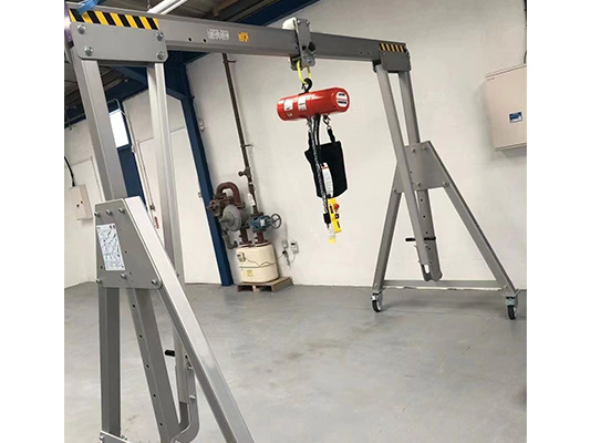 Cleanroom portable gantry crane
