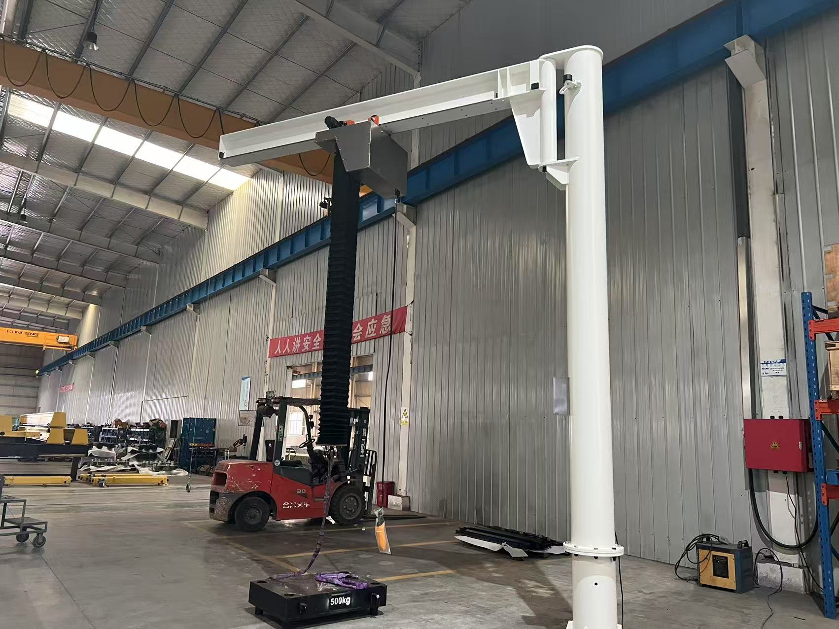 Cleanroom column jib crane