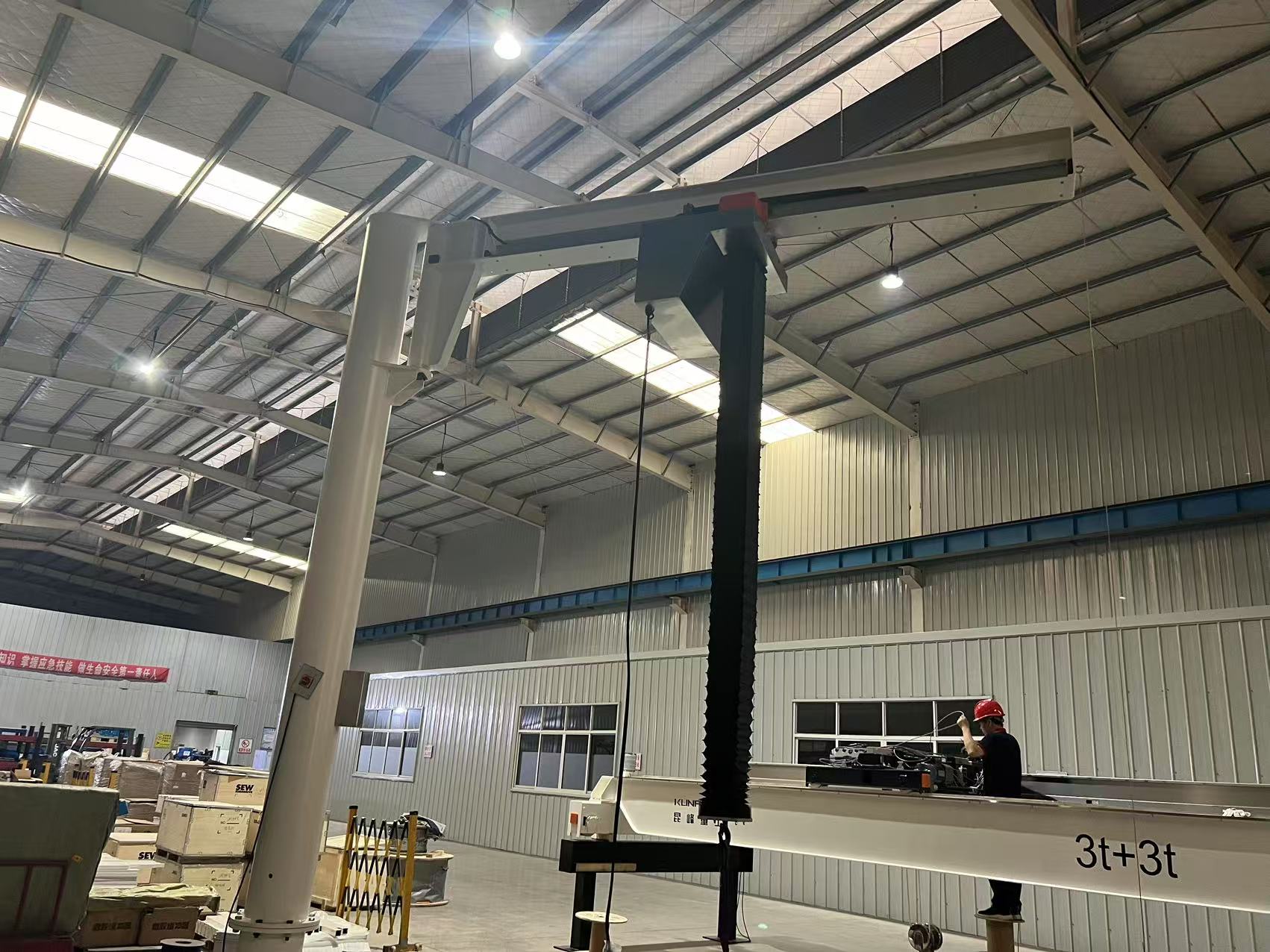 Cleanroom column jib crane