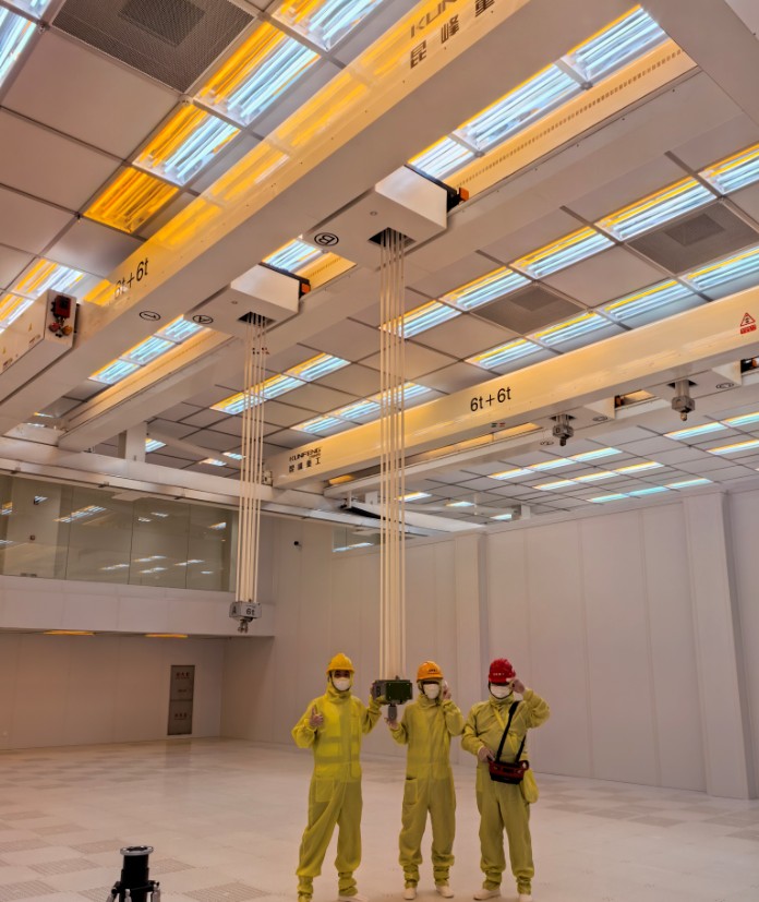 Cleanroom belt hoist bridge crane