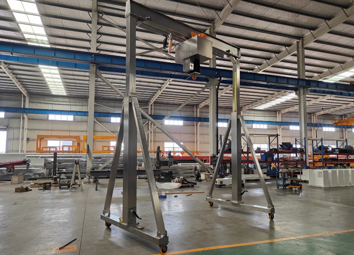 Cleanroom mobile gantry crane