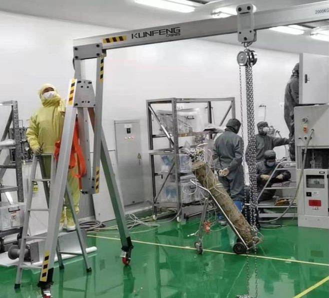 Cleanroom aluminum portable gantry crane